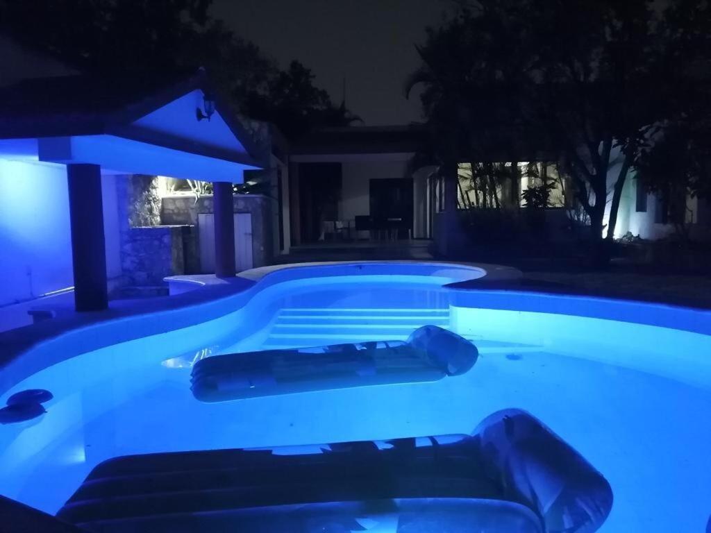 Espacio Creado Para 3 Personas Con Piscina Мерида Экстерьер фото